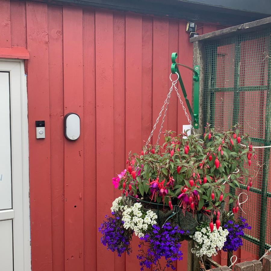 Aaron'S Bothy Apartment Портри Екстериор снимка