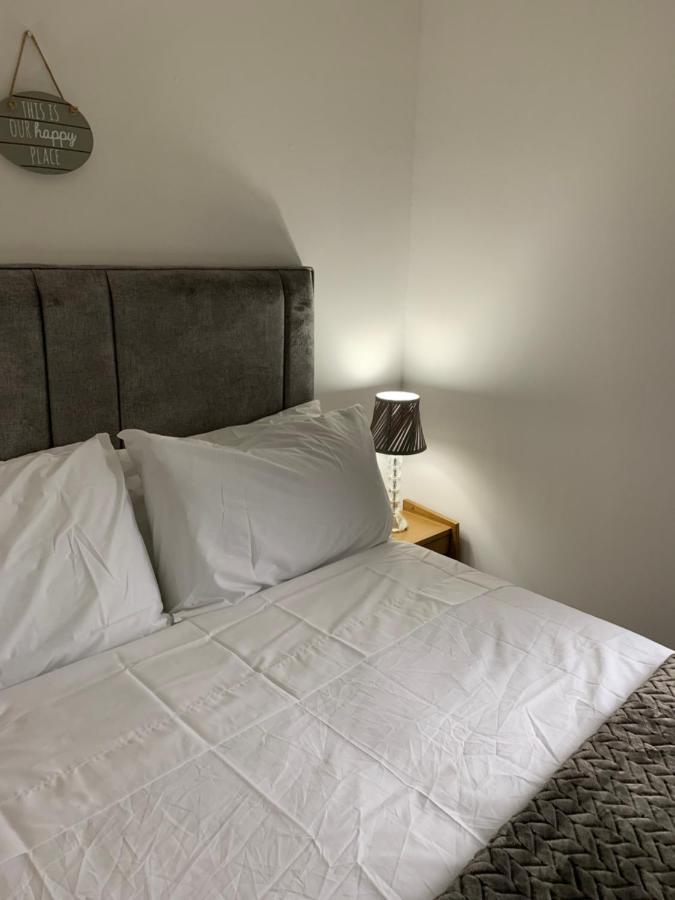 Aaron'S Bothy Apartment Портри Екстериор снимка